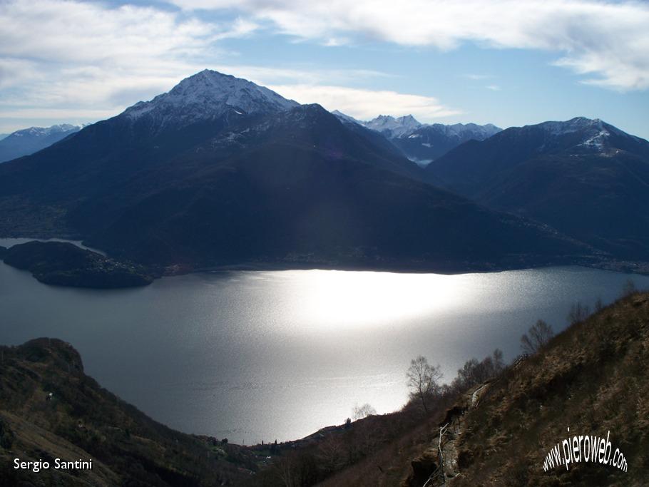 03 Riflessi sul lago e Legnone.JPG